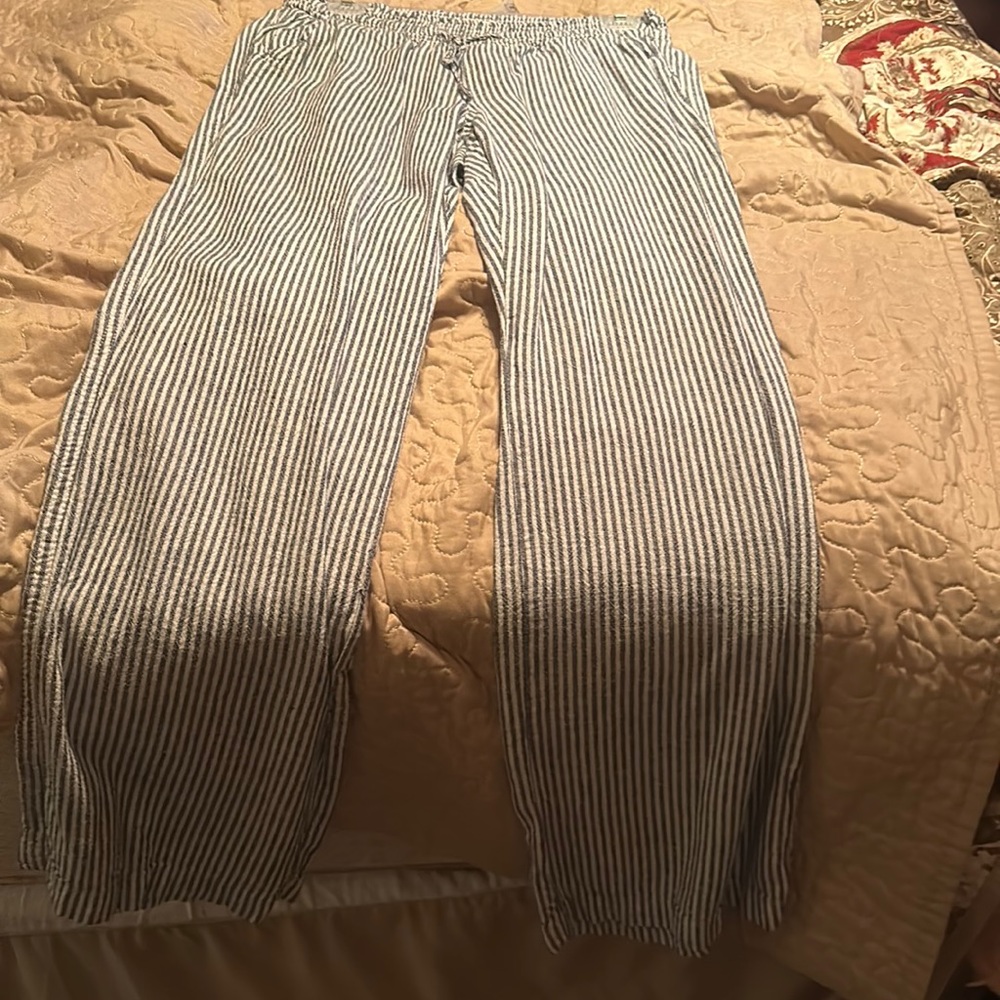 SO cloth blue and white strip pants size L with front and back pockets